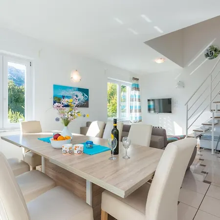 Beautiful Lovorka 6 , Baska, Krk Apartment *