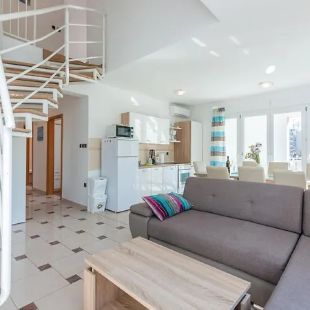 Apartment Beautiful Lovorka 6 , Baska, Krk Baška