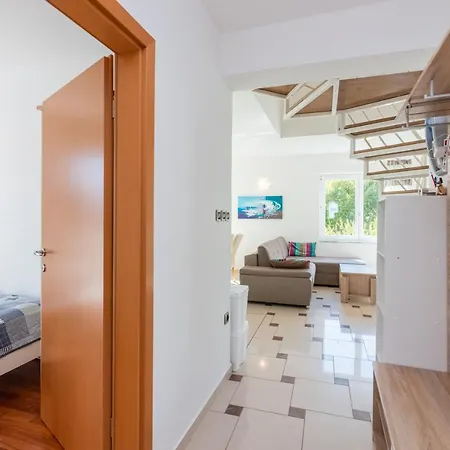 Apartment Beautiful Lovorka 6 , Baska, Krk Baška