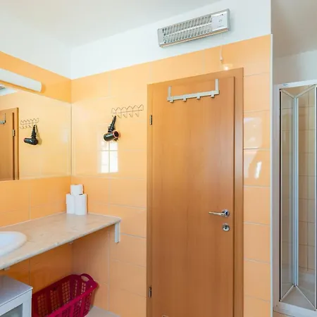 Beautiful Lovorka 6 , Baska, Krk Apartment *