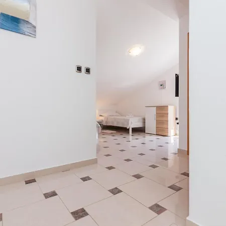Beautiful Lovorka 6 , Baska, Krk Apartment *