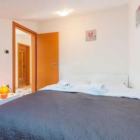 Apartment Beautiful Lovorka 6 , Baska, Krk Baška