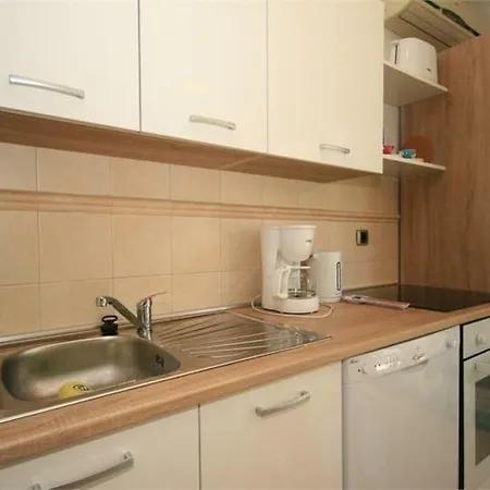 Beautiful Lovorka 6 , Baska, Krk Apartment Baška