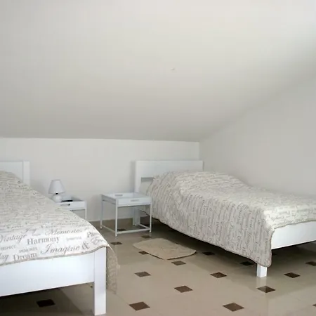 Beautiful Lovorka 6 , Baska, Krk * バスカ